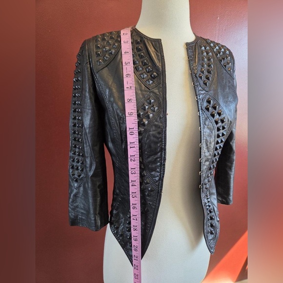 Vintage-Inspired Studded Cropped Leather Jacket - Collarless Open-Front Blazer - Picture 4 of 14